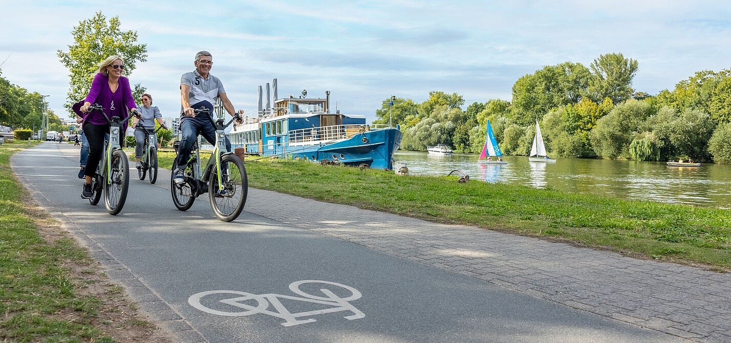 Radtour am Mainradweg bei Offenbach Mainradweg bei Offenbach: Hessen-Tourismus / David Vasicek
